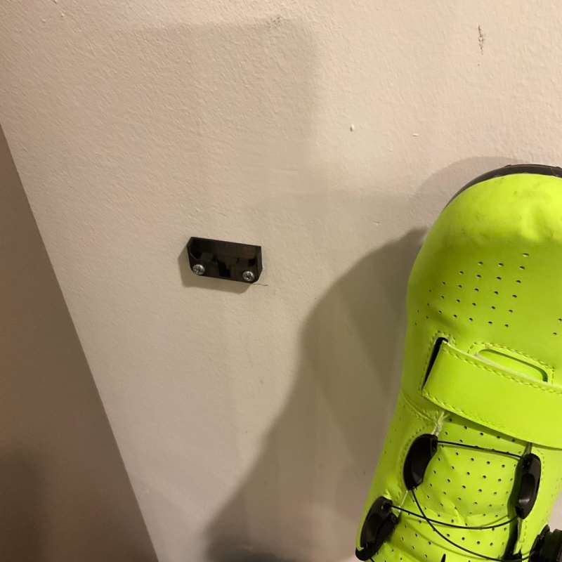 クイックリリース式サイクリングシューズ収納ラック 壁掛けホル - Cycling Gear Organizer Wall のレビューと価格